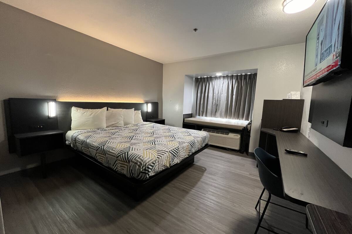 Free WiFi, bed sheets