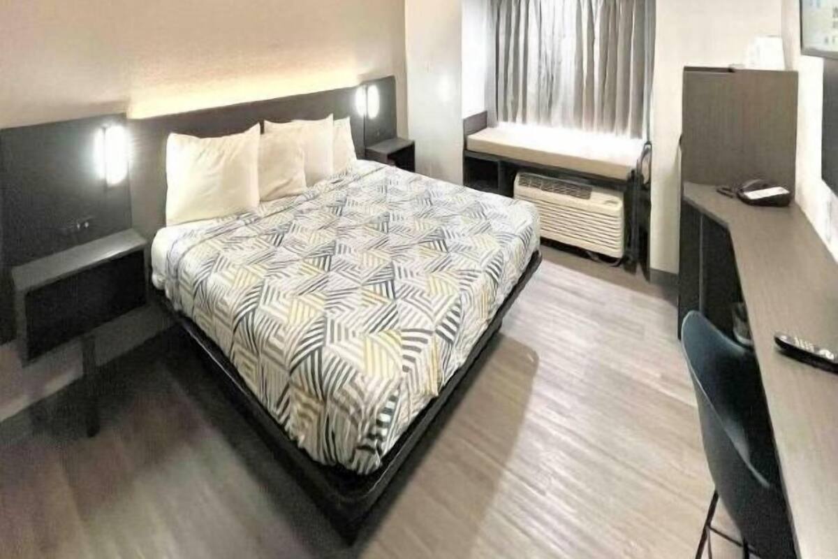 WiFi (free), bed sheets