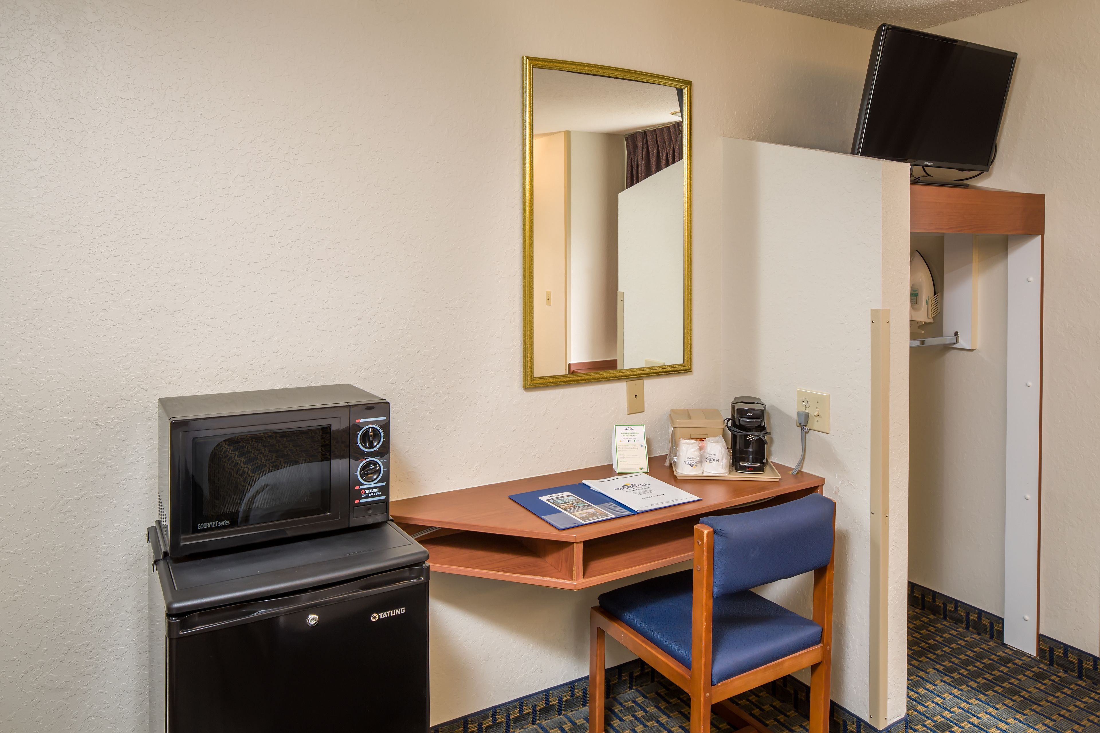 standard room, 1 queen bed, accessible | room amenity