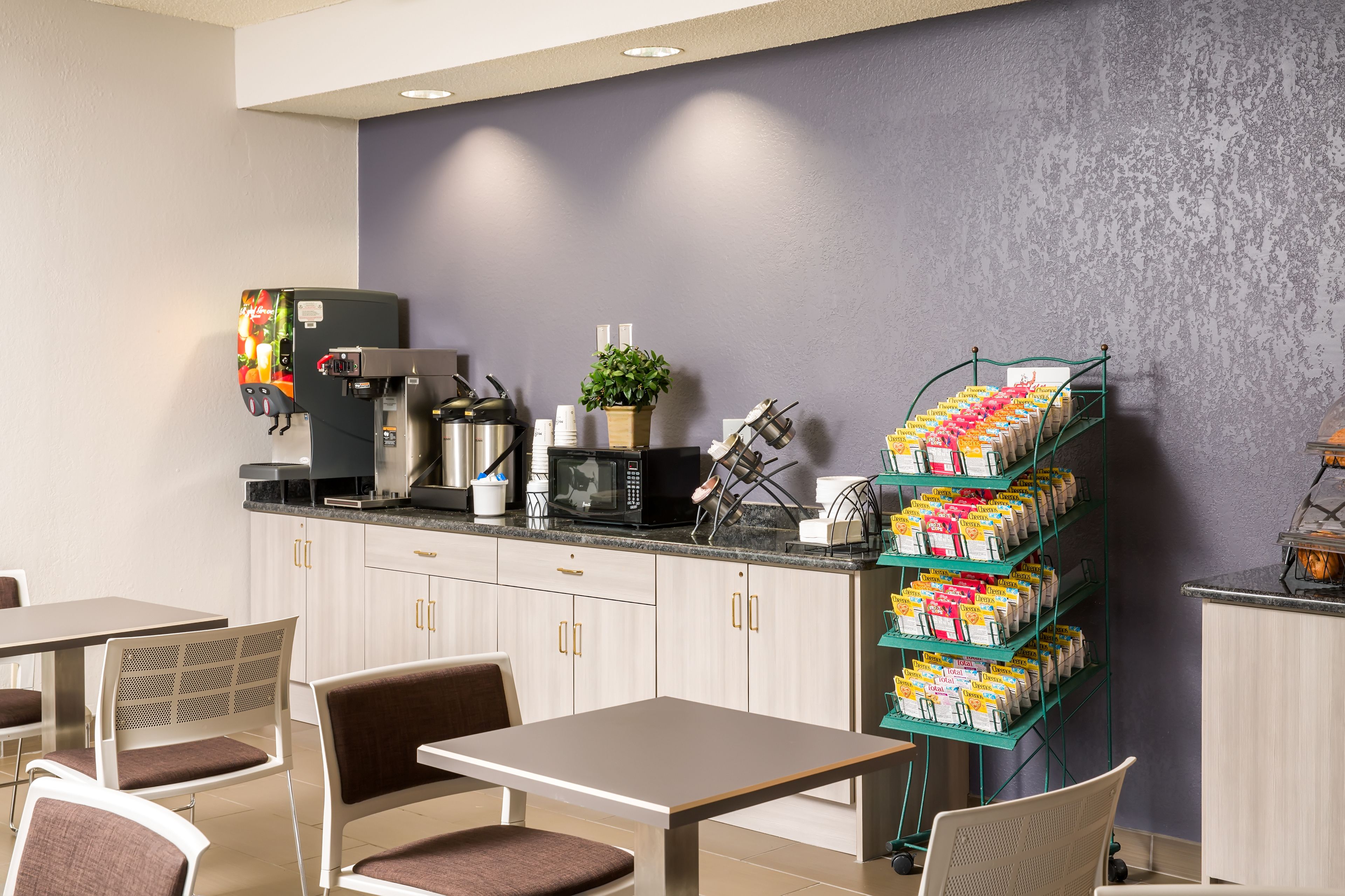 free daily continental breakfast