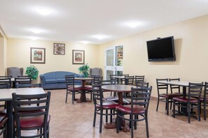 Lobby - Days Inn by Wyndham Faribault (Faribault)