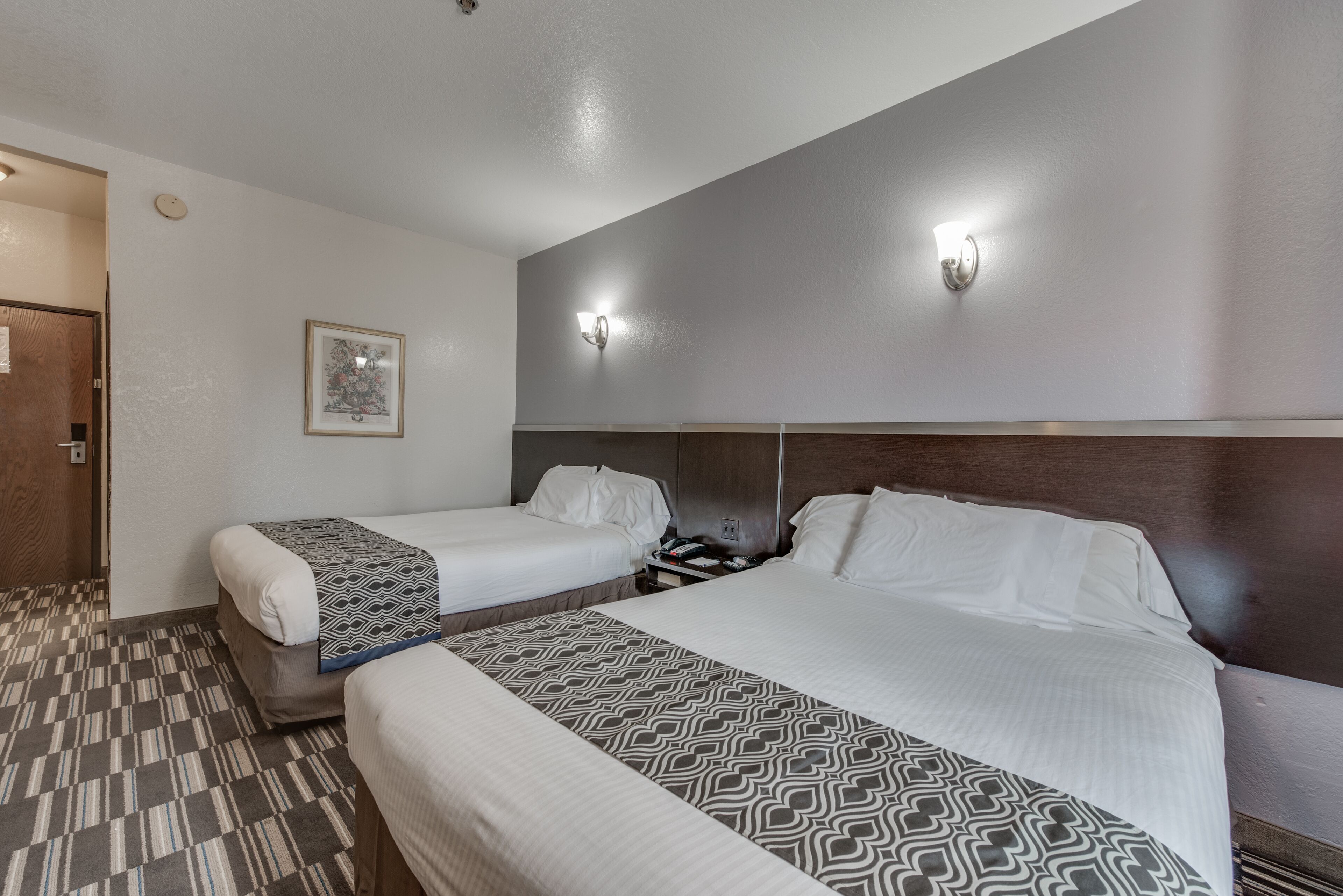 Desk, laptop workspace, iron/ironing board, free WiFi