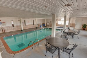 Indoor pool - Microtel Inn & Suites by Wyndham Oklahoma City Airport (Oklahoma City)