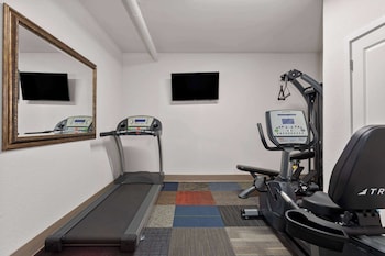 Fitness center at Baymont by Wyndham Orlando/International Dr/Universal Blvd