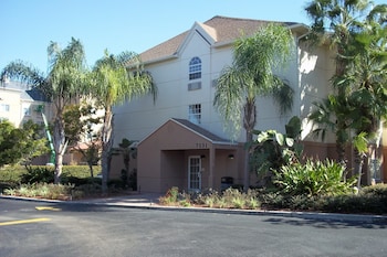 Hotel exterior and entrance at Baymont by Wyndham Orlando/International Dr/Universal Blvd