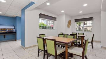 Bao gồm bữa sáng kiểu Âu hàng ngày