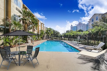 Outdoor pool, sun loungers at Baymont by Wyndham Orlando/International Dr/Universal Blvd
