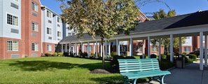 Property grounds - Microtel Inn & Suites by Wyndham Philadelphia Airport (Philadelphia)