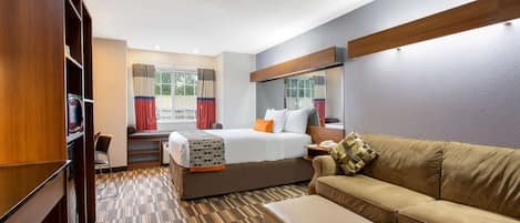 Suite, 1 Queen Bed, Non Smoking | 1 bedroom, in-room safe, desk, iron/ironing board