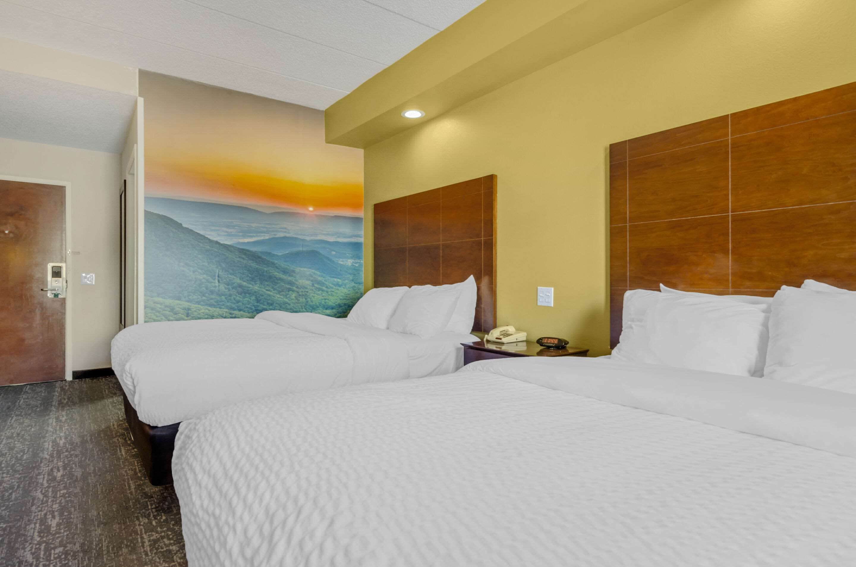 1 bedroom, in-room safe, desk, iron/ironing board