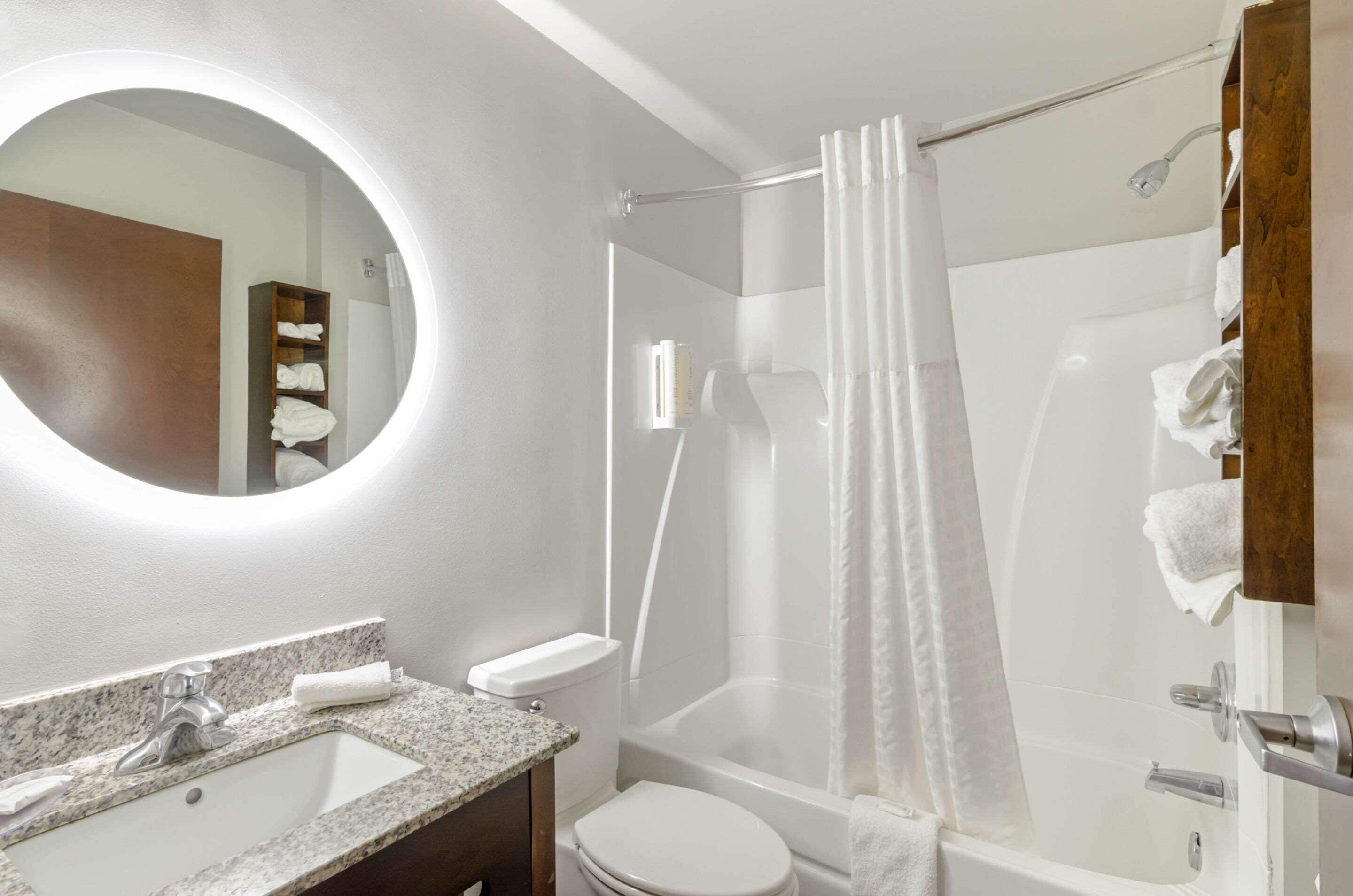 1 bedroom, in-room safe, desk, iron/ironing board