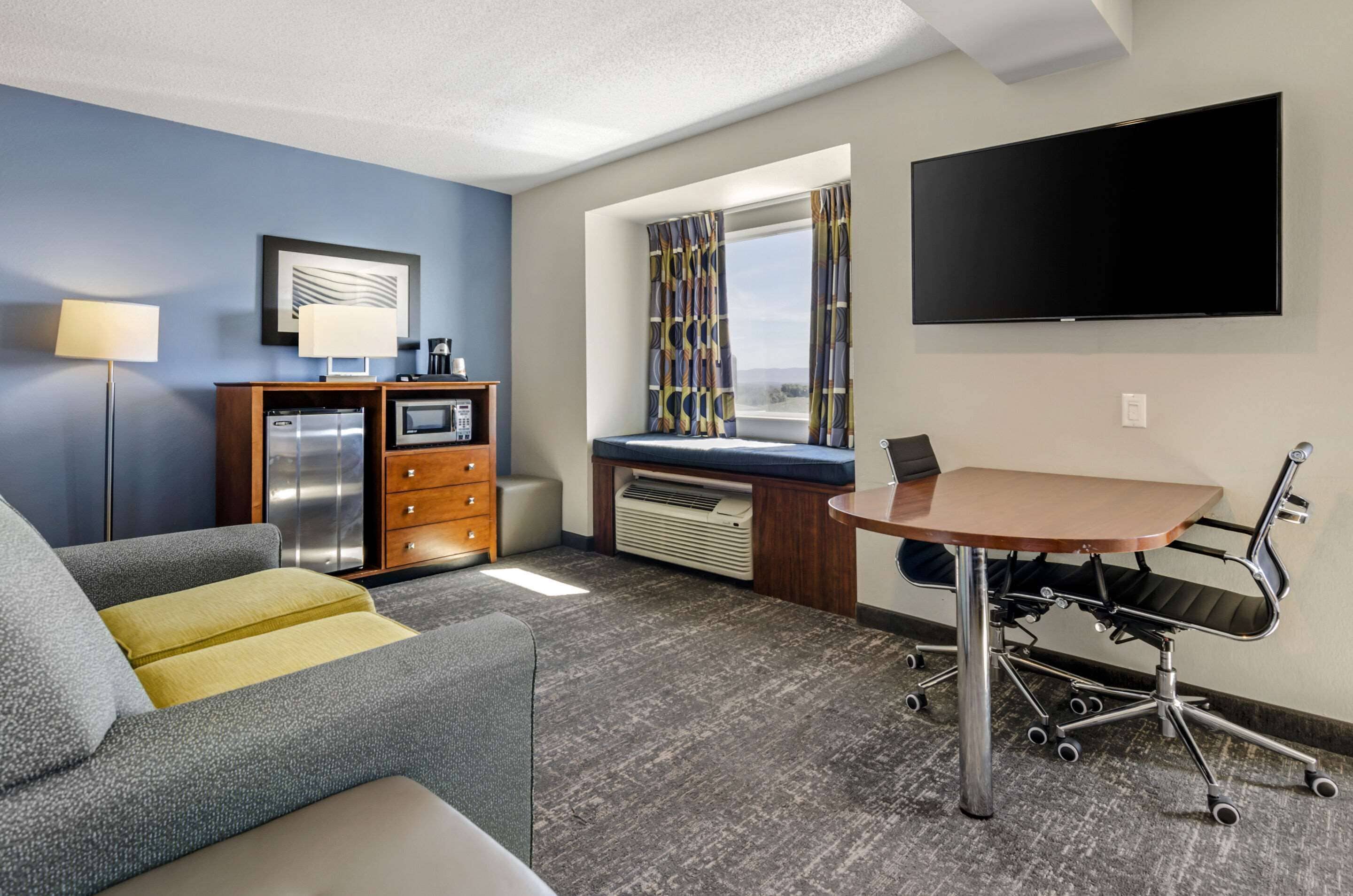 1 bedroom, in-room safe, desk, iron/ironing board