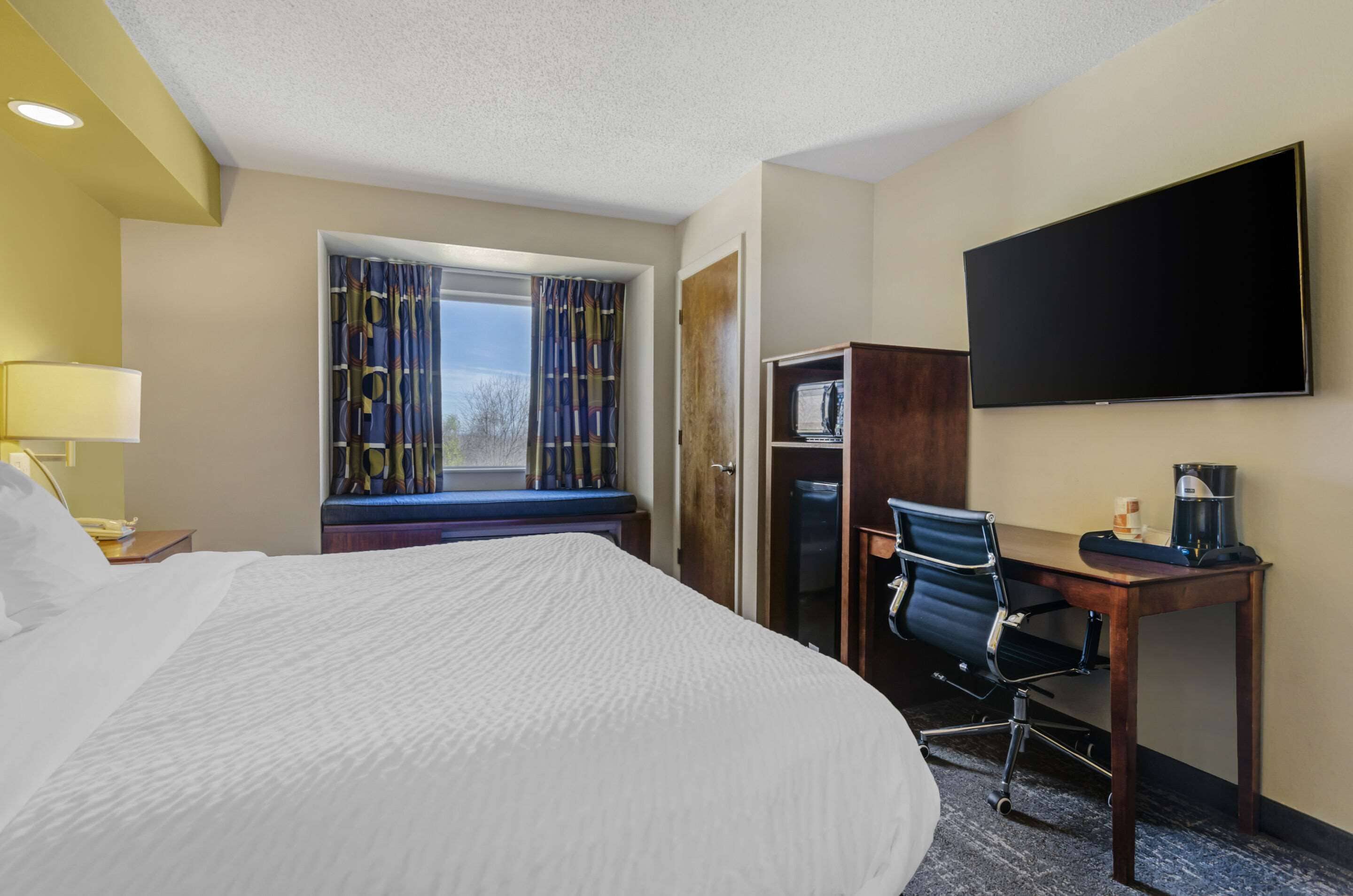 1 bedroom, in-room safe, desk, iron/ironing board