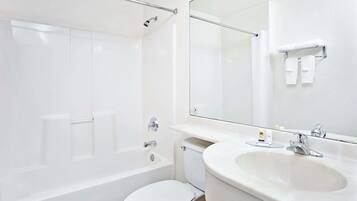 Combined shower/bathtub, free toiletries, hair dryer, towels