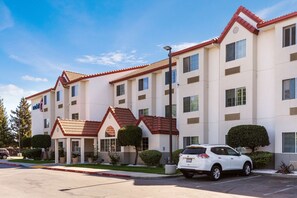 Outdoor wedding area - Motel 6 Dixon, CA (Dixon)