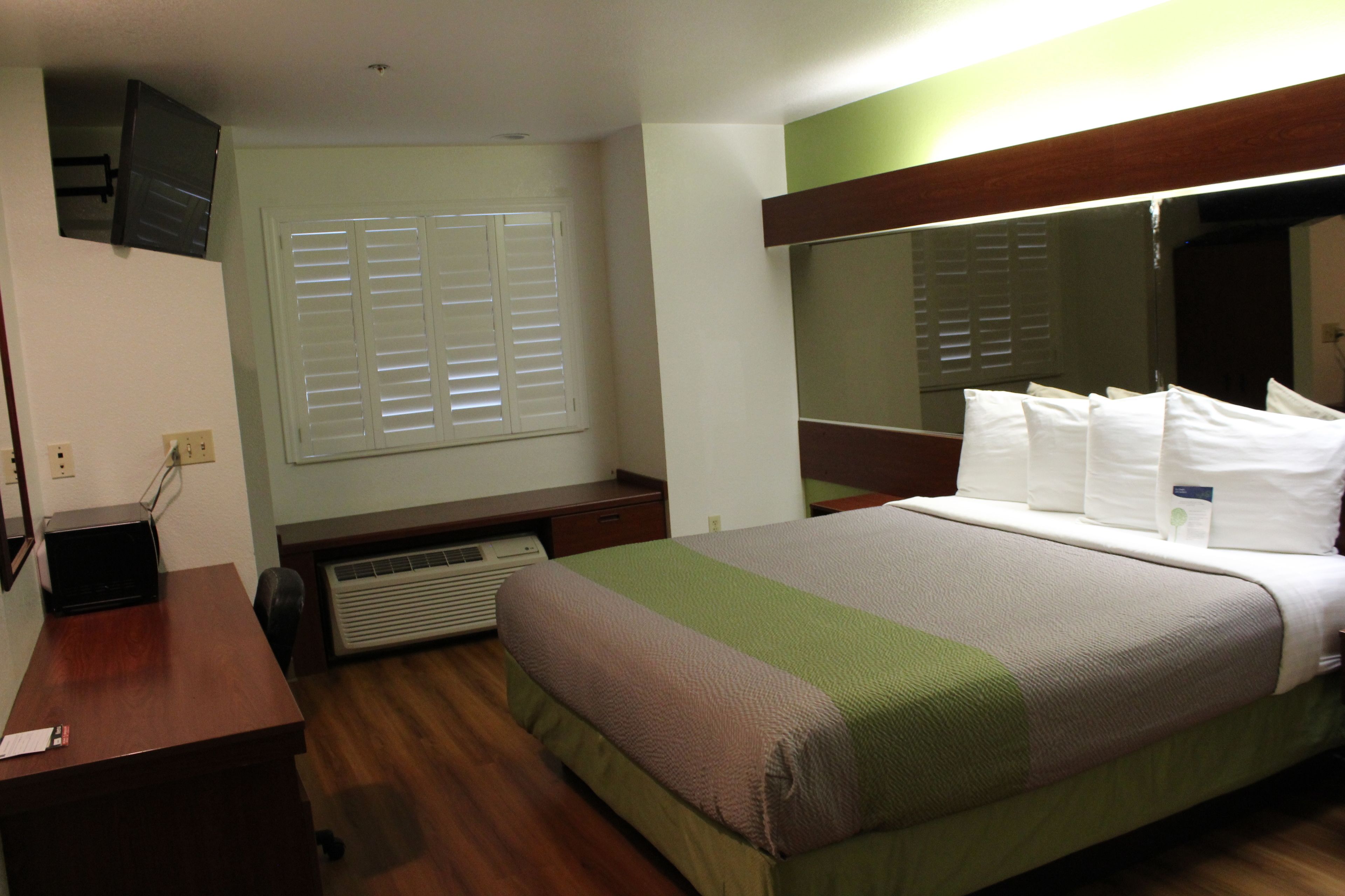 WiFi (free), bed sheets