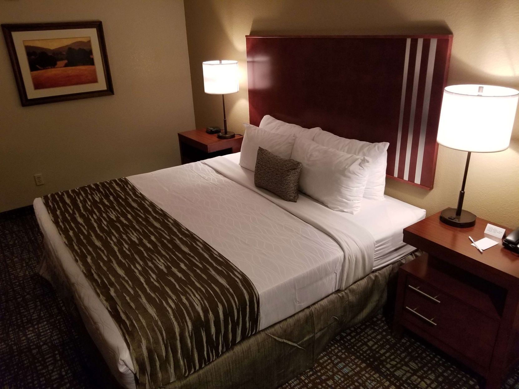 Unika möbler, skrivbord, arbetsyta för laptop och strykjärn/strykbräda