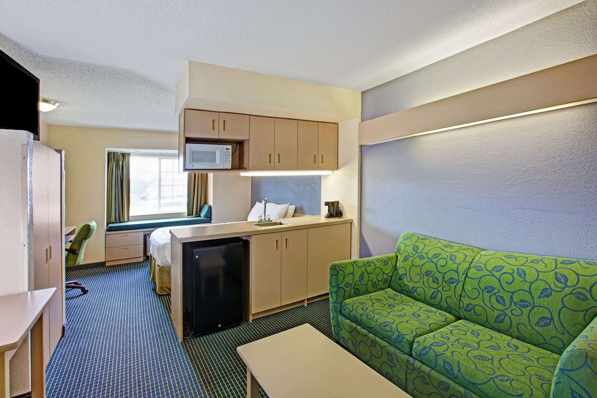 In-room safe, desk, iron/ironing board, free cots/infant beds
