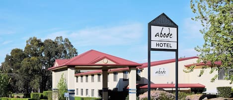 Fachada de la propiedad