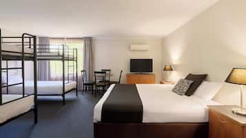 Estúdio família | Ferros/tábuas de passar roupa, berços (sobretaxa), Wi-Fi de cortesia