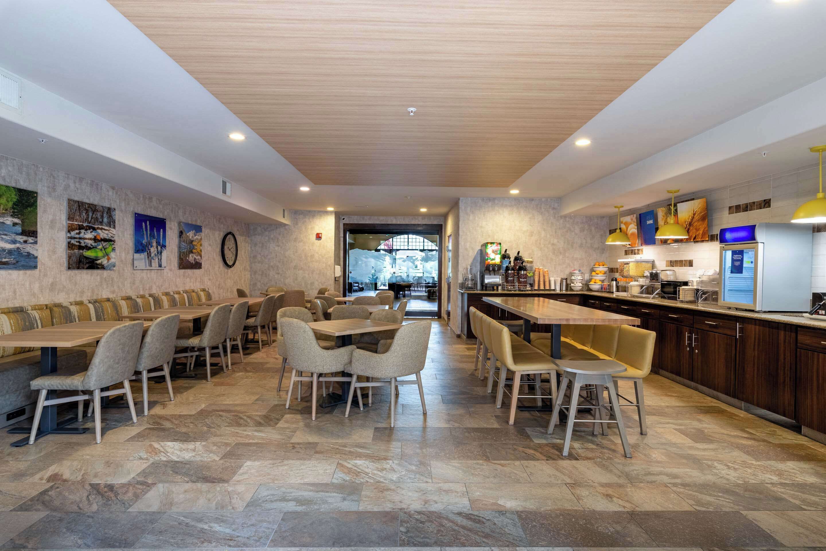 free buffet breakfast