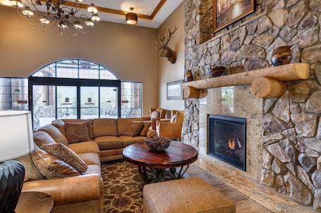 Lobby. Comfort Suites Golden West on Evergreen Parkway