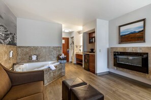 Suite, 1 King-Bett und Schlafsofa, Nichtraucher | 1 Schlafzimmer, hochwertige Bettwaren, Schreibtisch
