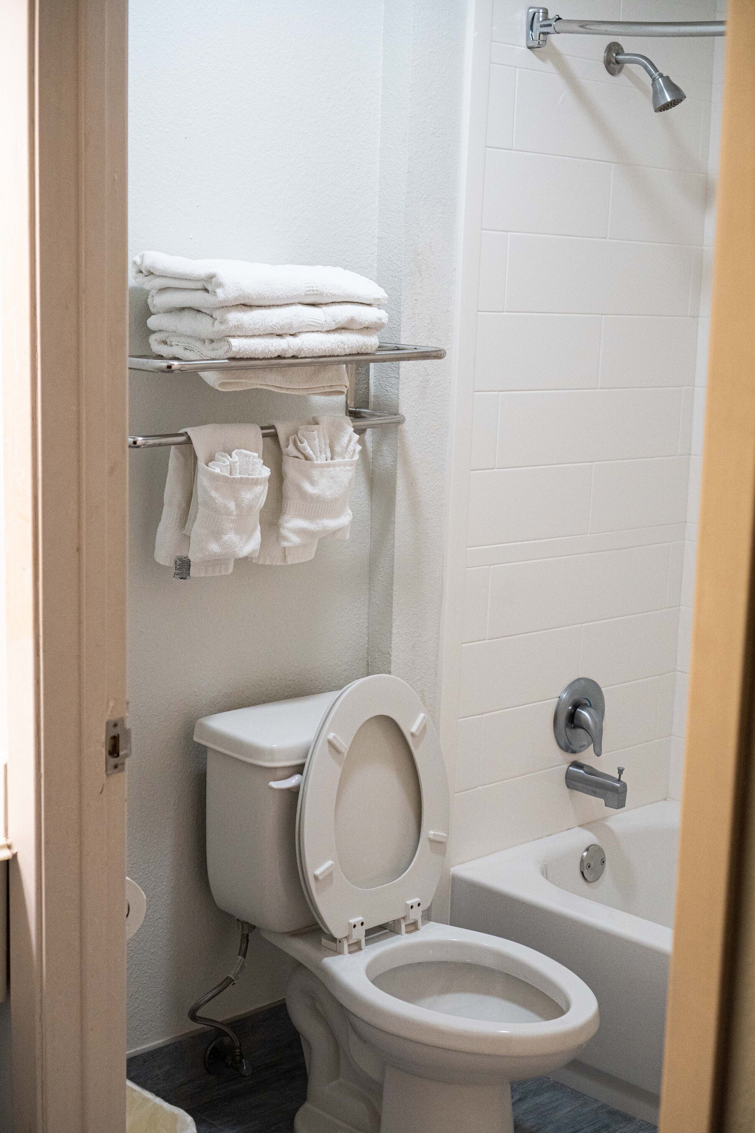 Rodeway Inn & Suites