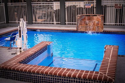 Rodeway Inn & Suites