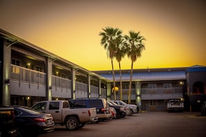 Front of property - evening/night - Rodeway Inn & Suites Corpus Christi Northwest (Corpus Christi)