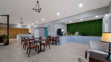 Free daily continental breakfast