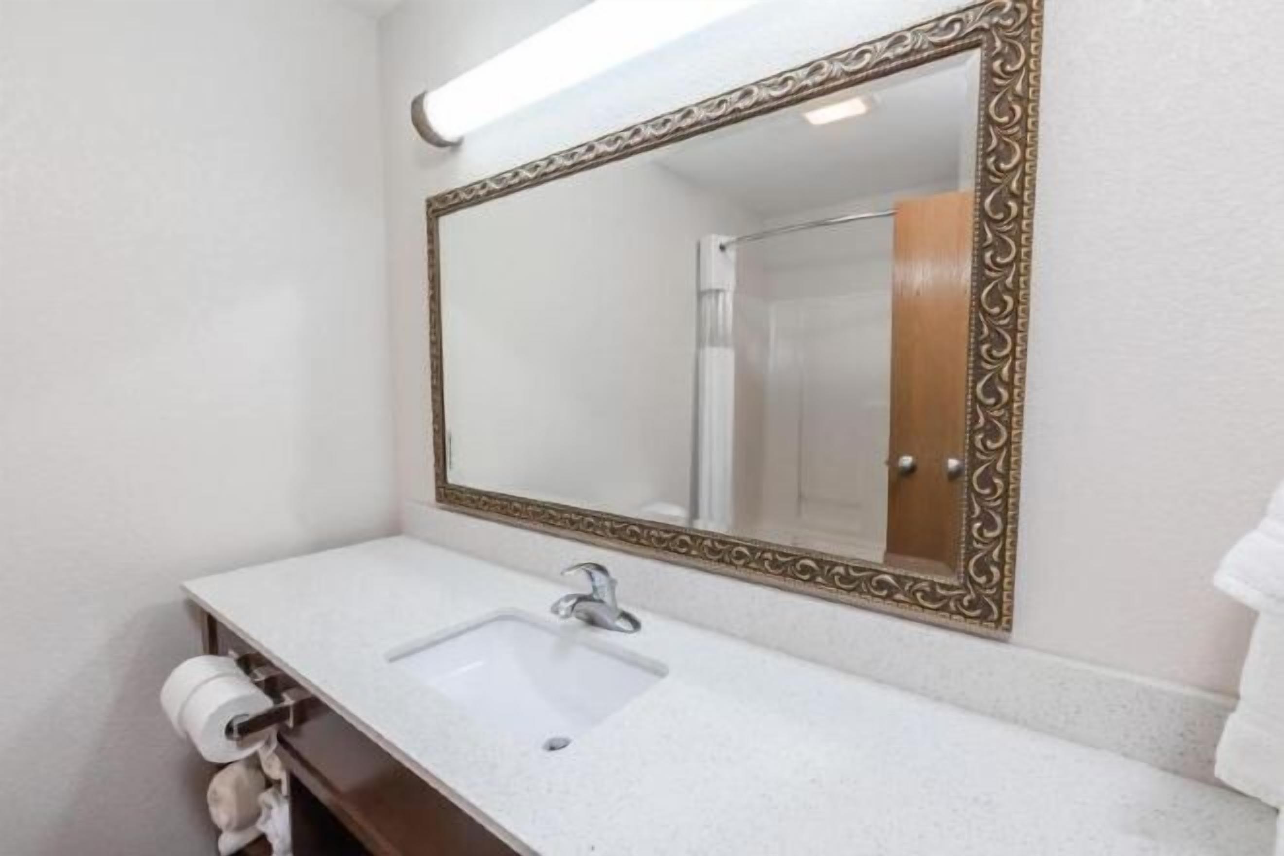 Bathtub, free toiletries, hair dryer, towels