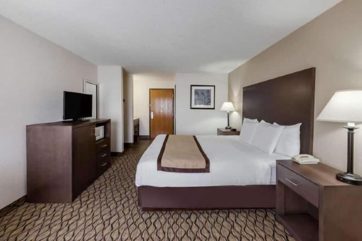 Hochwertige Bettwaren, Zimmersafe, Schreibtisch