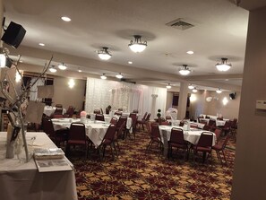 Birthday party area - Baymont by Wyndham Auburn (Auburn)