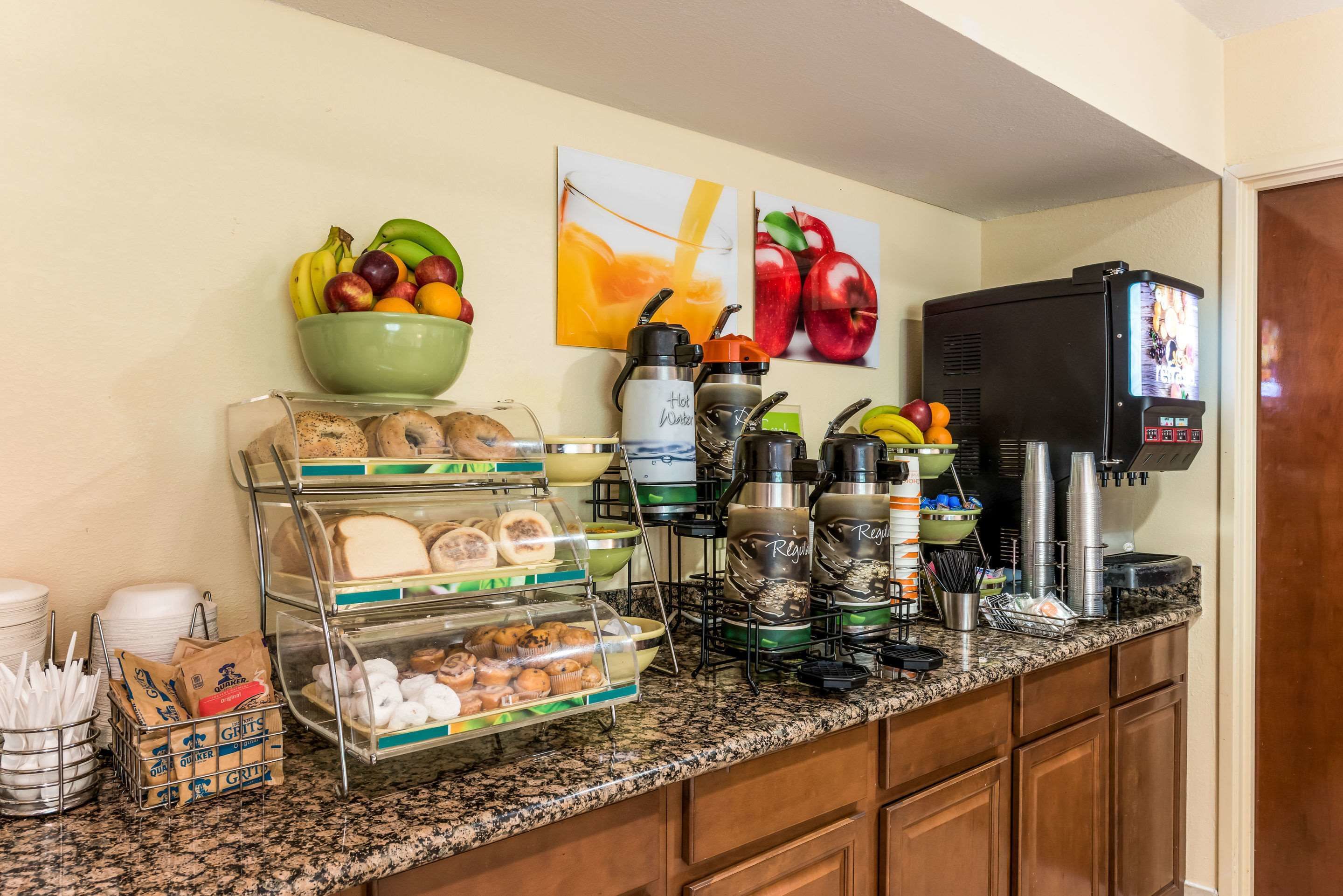 Free daily continental breakfast 