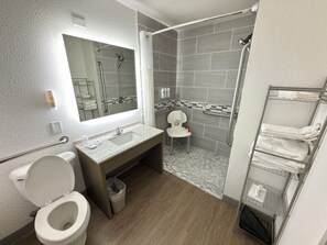 Suite, 1 kingsize-seng, ikke-røyk | Bad | Kombinert dusj/badekar, toalettartikler (inkludert) og hårføner