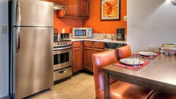 Full-size fridge, microwave, stovetop, coffee/tea maker