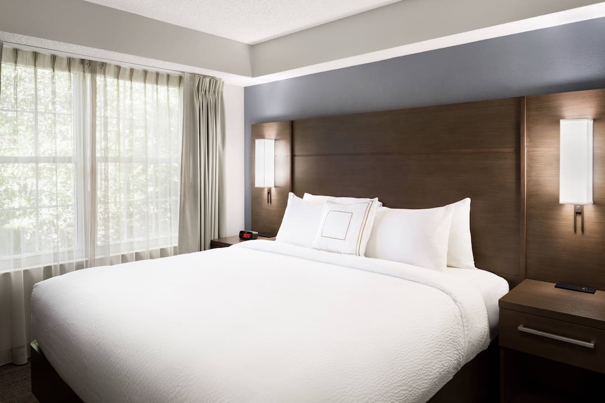 Suite, 1 Double Bed, Non Smoking | Premium bedding, pillowtop beds, desk, laptop workspace