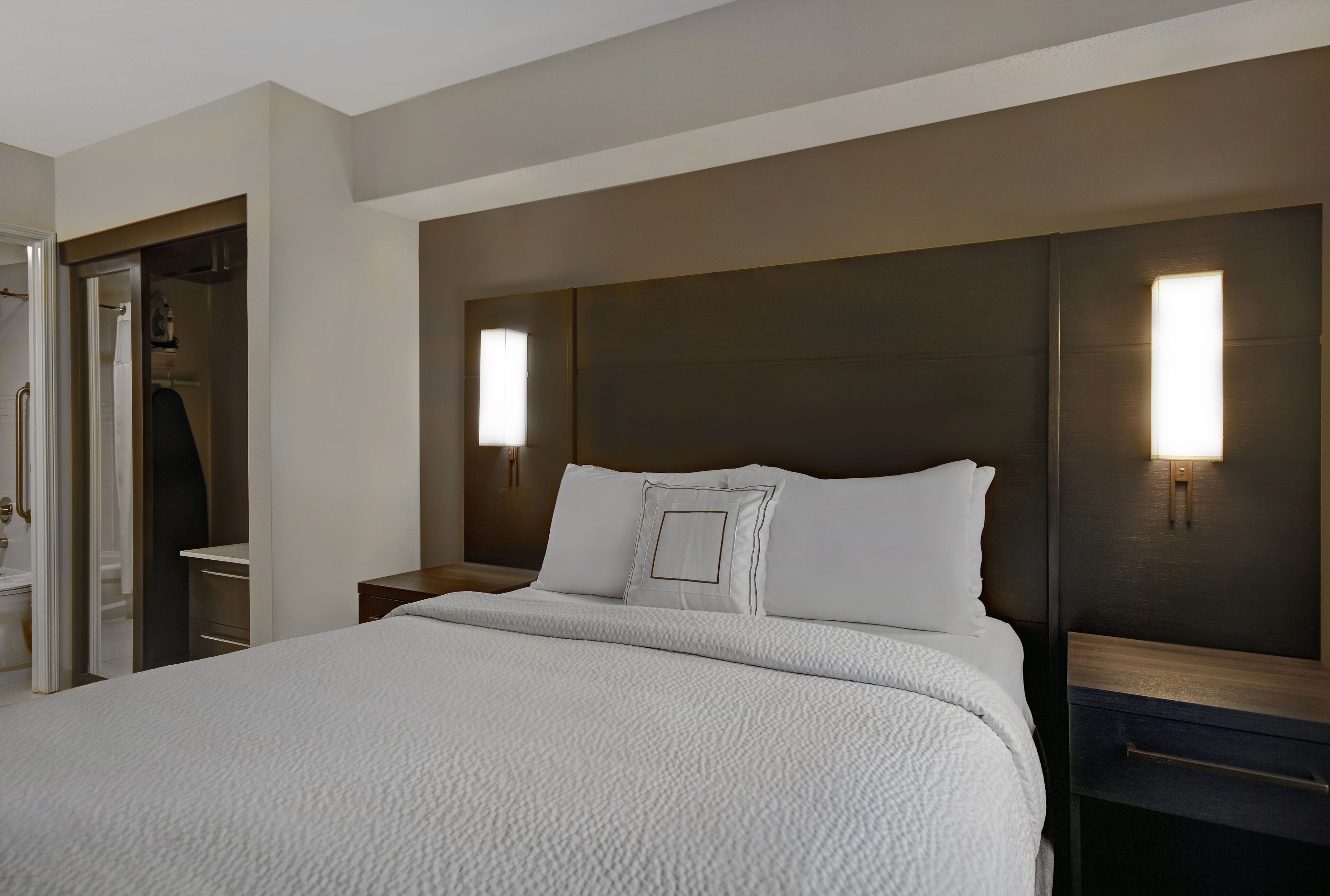 1 bedroom, premium bedding, pillow-top beds, in-room safe