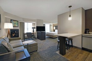 Studio, 1 Tempat Tidur Queen dengan tempat tidur Sofa, Bebas Asap Rokok | Seprai premium, bantalan ekstra lembut, brankas, dan meja kerja