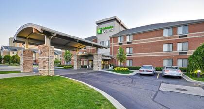 Holiday Inn Express Romulus / Detroit Airport by IHG
