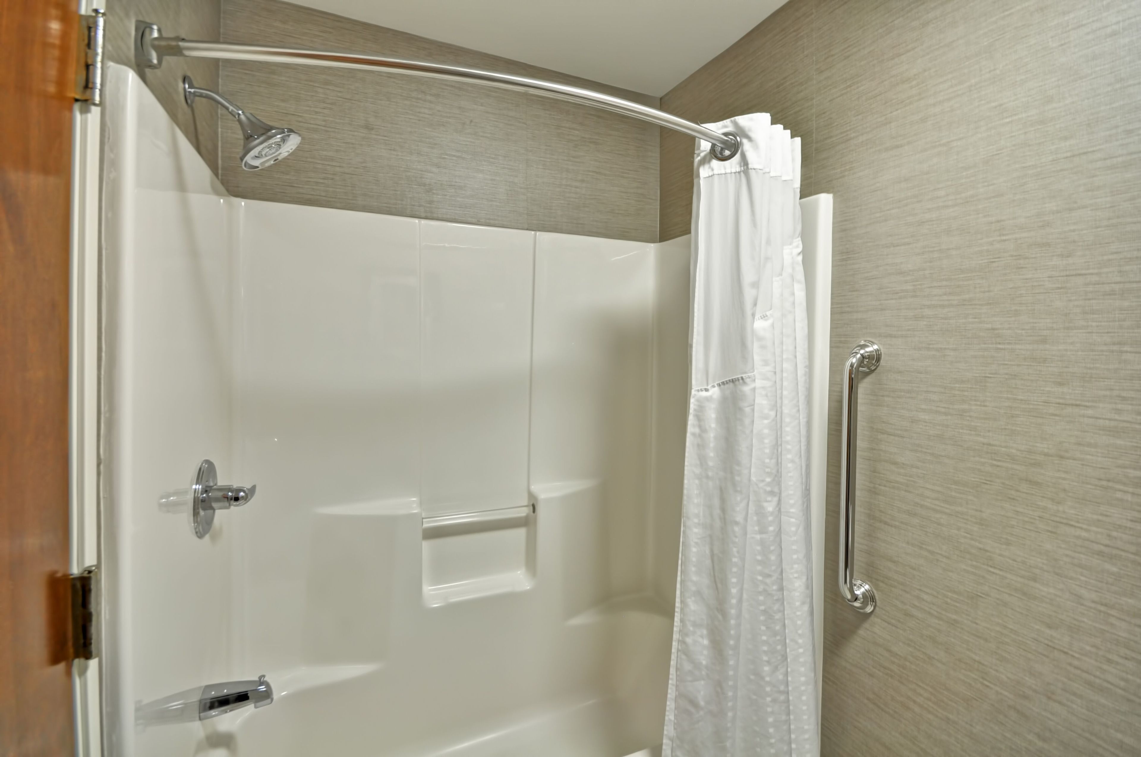 combined shower/bathtub, free toiletries, hair dryer, towels