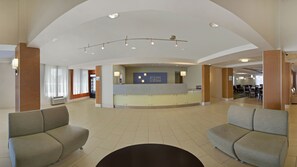 Lobby sitting area - Holiday Inn Express Romulus / Detroit Airport by IHG (Romulus)
