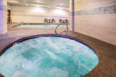 La Quinta Inn & Suites by Wyndham Portland Airport