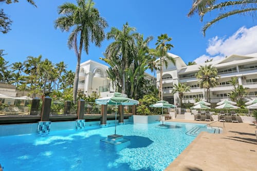 3 outdoor pools, pool umbrellas, pool loungers