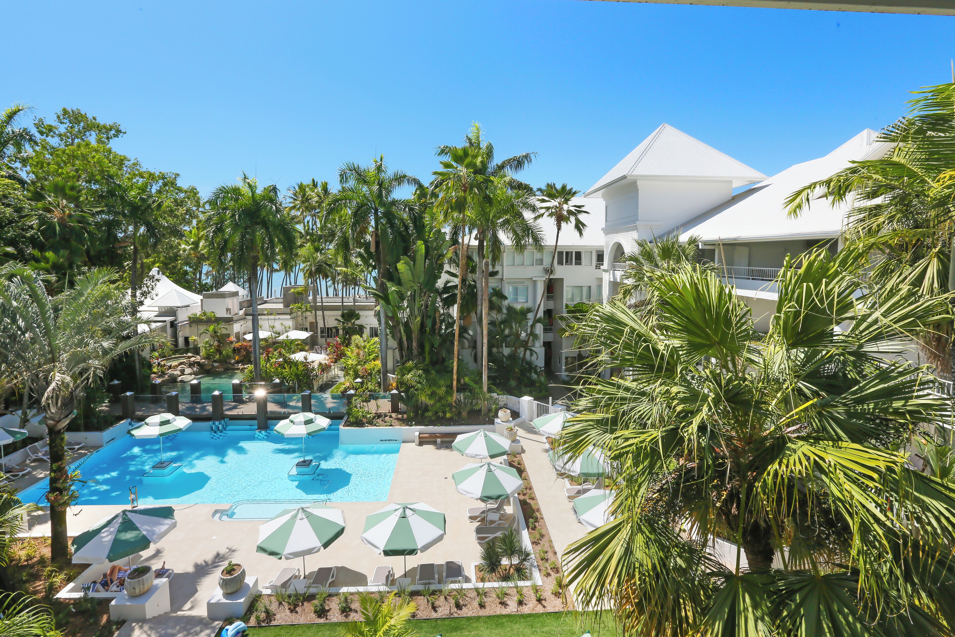 3 outdoor pools, pool umbrellas, pool loungers