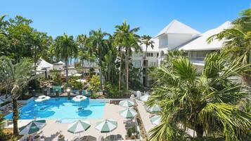 3 outdoor pools, pool umbrellas, pool loungers