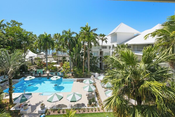 3 outdoor pools, pool umbrellas, sun loungers