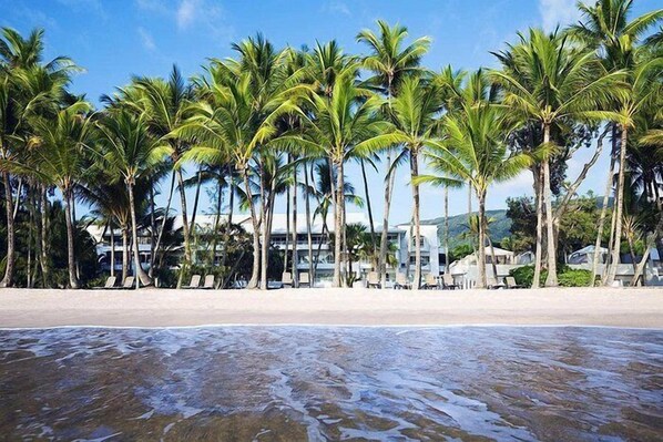 2 Bedroom Beach Front Apartment | Strand-/havudsigt