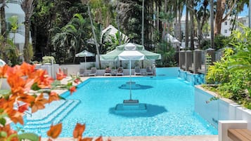 3 outdoor pools, pool umbrellas, sun loungers
